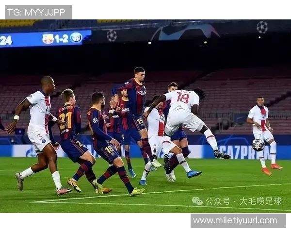 巴萨重返诺坎普进行公开训练球员教练齐聚合影留念展现团队精神